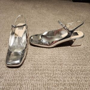 Dolce Vita SZ 8.5 Silver Mary Jane Low Heel